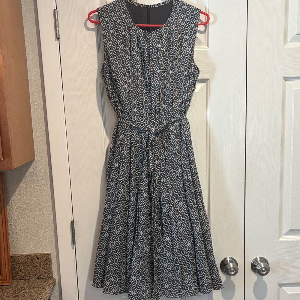 Sleeveless Grey/Blue Patterned Midi Dress - M